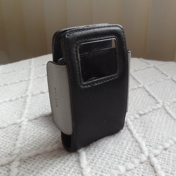 💎 Belkin ~ Leather Flip Case ~ F8E533-APL ~ Apple iPod 3G, 4G - Picture 1 of 4